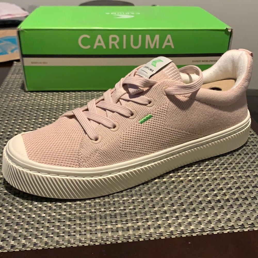 Cariuma Low Rose Knit Sneaker